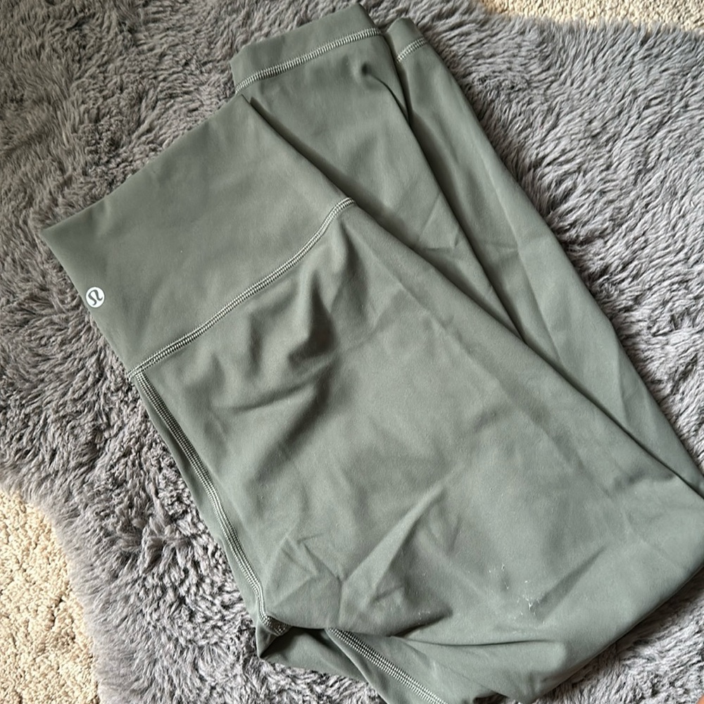Lululemon OG wunderunder luxtreme 25” size 6 grey sage - Picture 3 of 4